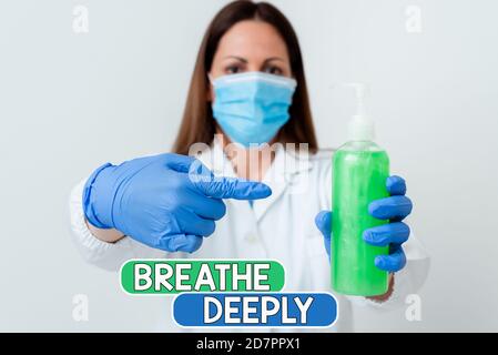 Text in Wort schreiben atmen tief. Business Foto zeigt, um eine Menge Luft in die Lunge zu nehmen inhaleexhale voll Labor Blutprobe gezeigt Stockfoto
