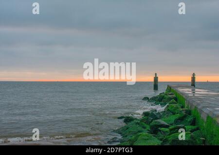 Sonnenaufgang vom Midland Beach Staten Island Stockfoto