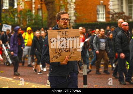 Unite for Freedom Anti Lockdown, Anti-Impfstoff-Demonstration - Trafalgar Square, London, 24. Oktober 2020: Credit Natasha Quarmby/ALAMY LIVE NEWS Stockfoto