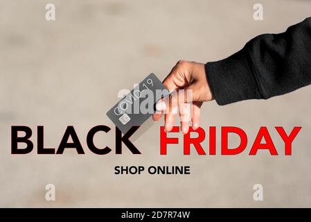 E-Commerce-Shopping online am schwarzen freitag. Bleiben Sie zu Hause, kaufen Sie online, COVID 19. Machen Sie Bestellungen online von zu Hause aus. Stockfoto