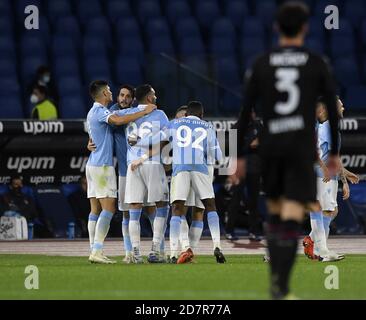 Rom, Italien. Okt. 2020. Lazio Spieler feiern für ein Tor während einer Serie A Fußballspiel zwischen Latium und Bologna in Rom, Italien, Oktober 24, 2020. Quelle: Augusto Casasoli/Xinhua/Alamy Live News Stockfoto