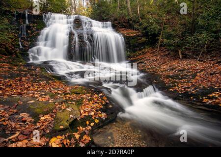 Merry Falls - DuPont State Recreational Forest - Cedar Mountain, in der Nähe von Brevard, North Carolina, USA Stockfoto