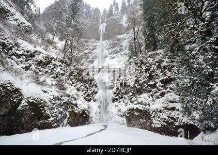 Snowy Multnomah Falls, Oregon-USA Stockfoto