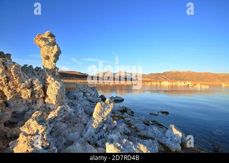 Mono Lake bei Sonnenaufgang Stockfoto