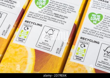 ASDA Produktkennzeichnung, die den Recyclingstatus der Verpackung anzeigt. Für Kunststoff-Recycling, Verpackung Recycling-Informationen, Lebensmittel-Etiketten in Großbritannien, eine gesunde Ernährung. Stockfoto