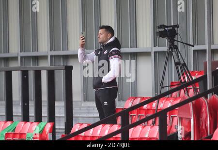 Salford, Großbritannien. 24. Oktober 2020 Fernsehen Persönlichkeit Mark Wright gesehen während der Sky Bet League zwei Spiel zwischen Salford City und Crawley Town. Kredit: James Boardman / Alamy Live Nachrichten Stockfoto