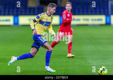 Broendby, Dänemark. Okt. 2020. Jesper Lindstroem (18) von Broendby, WENN er während des 3F Superliga-Spiels zwischen Broendby IF und FC Midtjylland im Broendby Stadion in Broendby gesehen wurde. (Foto Kredit: Gonzales Foto/Alamy Live News Stockfoto