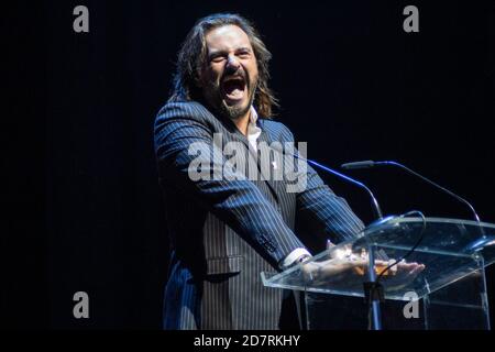 Asier Etxeandia erhält seinen Preis von 'Union de Actores' Awards 2020 beim Teatro Circo Preis in Madrid, Spanien.09. März 2020. (Oscar Gil / Alfa Images Stockfoto