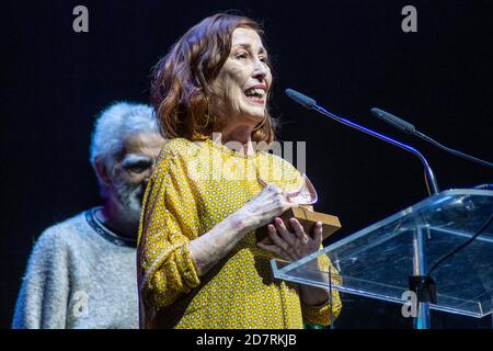 Veronica Forque erhält ihren Preis vom 'Union de Actores' Award 2020 beim Teatro Circo Price in Madrid, Spanien.09. März 2020. (Oscar Gil / Alfa Images Stockfoto