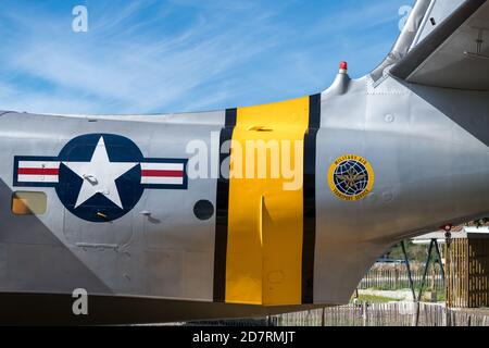 Das einzige Museum für Wasserflugzeuge in Frankreich befindet sich am See Biscarrosse. Dieser US Grumman HU-16A Albatross (1951) wurde am Eingang des Museums installiert Stockfoto