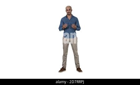 Casual arabischen Mann im Gespräch mit der Kamera erklären etwas auf weißem Hintergrund. Stockfoto