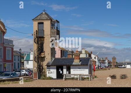 The South Lookout am Aldeburgh Beach, Aldeburgh, Woodbridge, Suffolk, Großbritannien. Stockfoto