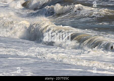 High Tide bei Winterton an der Nordostküste von Norfolk, East Anglia, Großbritannien Stockfoto