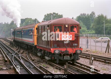 Metropolitan Railway elektrische Lokomotive Nr.12 Sarah Siddons Überschrift 100th Anniversary Zug in Chalfont & Latimer Stockfoto