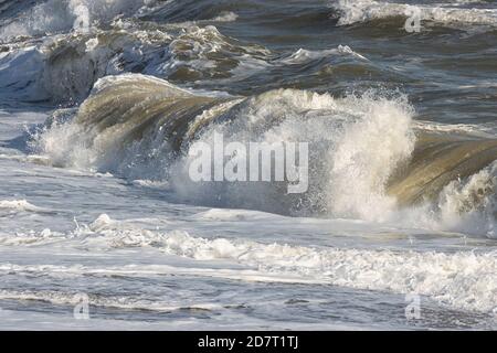 High Tide bei Winterton an der Nordostküste von Norfolk, East Anglia, Großbritannien Stockfoto