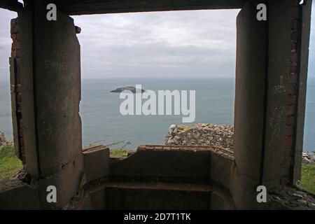 Blick auf Middle Mouse vom Turm auf Anglesey Küstenweg Stockfoto