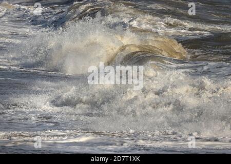 High Tide bei Winterton an der Nordostküste von Norfolk, East Anglia, Großbritannien Stockfoto