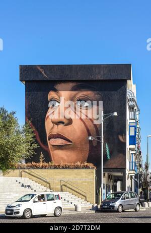 Italien Kampanien Neapel - Scampia - Portrait an der Fassade Von Gebäuden - Angela Davis - Aktivistin für die Rechte Der Afroamerikaner Stockfoto