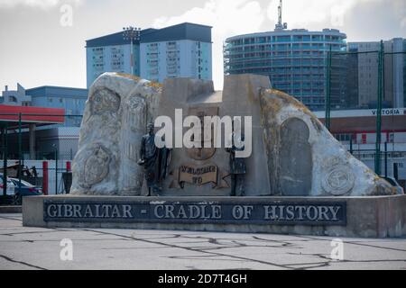 Gibraltar, Großbritannien, 3. Oktober 2018:- EIN Denkmal zur Geschichte von Gibraltar in der Nähe des Flughafens. Gibraltar ist ein britisches Überseegebiet Stockfoto