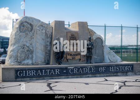 Gibraltar, Großbritannien, 3. Oktober 2018:- EIN Denkmal zur Geschichte von Gibraltar in der Nähe des Flughafens. Gibraltar ist ein britisches Überseegebiet Stockfoto