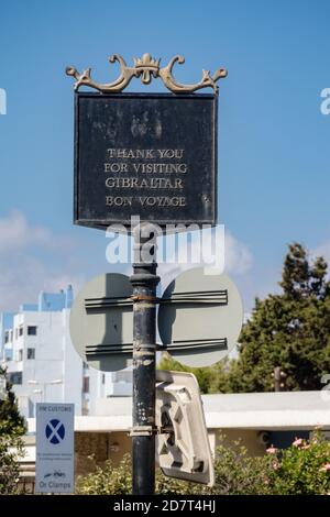 Gibraltar, Großbritannien, 3. Oktober 2018:- EIN Schild, wenn Sie Gibraltar in der Nähe des Flughafens verlassen. Gibraltar ist ein britisches Überseegebiet am Stockfoto