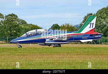 Aermacchi MB-339 des Kunstflugteams der Frecce Tricolori Italian Air Force, rollt nach der Landung bei RIAT 2019 Stockfoto