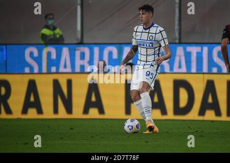 Genua, Italien. Okt. 2020. Genova, Italien, Luigi Ferraris Stadion, 24 Oct 2020, ALESSANDRO BASTONI (Inter) während Genua CFC gegen FC Internazionale - Italienische Fußballserie A Spiel - Credit: LM/Danilo Vigo Credit: Danilo Vigo/LPS/ZUMA Wire/Alamy Live News Stockfoto