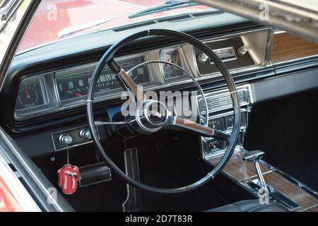 Vaduz, Liechtenstein, 16. August 2018:- EIN Chevrolet Caprice Oldtimer parkt in Vaduz Liechtenstein Stockfoto