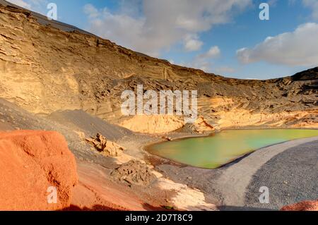 El Golfo und Lago Verde, Lanzarote, HDR Bild Stockfoto