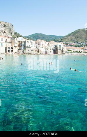 Cefalù, Palermo, Italien, Juli 2020. Detail von dieser kleinen Stadt am Meer und von seinem schönen Strand Stockfoto