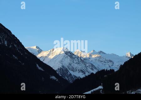 Imposanter Alpenblick in Neustift, Tirol, Österreich Stockfoto