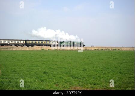 'Raveningham Hall' nähert sich dem blauen Anker mit einem Minehead - Bischöfe Lydeard-Gottesdienst. Stockfoto