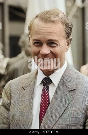 Ernst Albrecht, deutscher Politiker und Ministerpräsident von Niedersachsen, in Hamburg, Deutschland um 1984. Der deutsche Politiker und Ministerpräsident des Landes Niedersachsen, Ernst Albrecht, um 1984 in Hamburg. Stockfoto