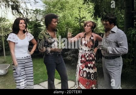 Roberto Blanco mit Ehefrau Mireille and Familie, Deutschland um 1978. Roberto Blanco und seine Frau Mireille und Familie, Deutschland um 1978. Stockfoto