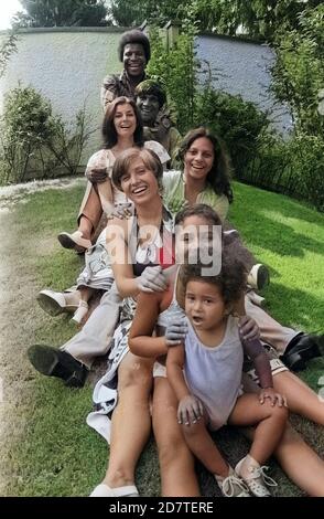 Roberto Blanco mit der ganzen Familie, Deutschland um 1978. Roberto Blanco und die Familie, Deutschland um 1978. Stockfoto