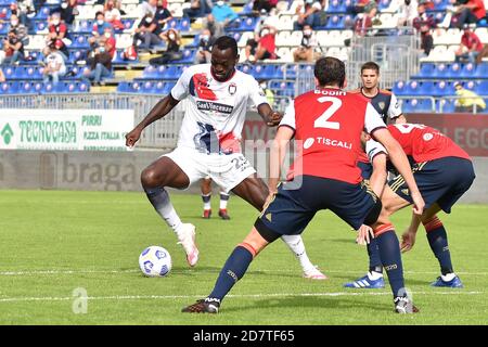 Sardegna Arena, cagliari, Italien, 25 Oct 2020, Simy des FC Crotone während Cagliari Calcio gegen FC Crotone, Italienische Fußball Serie A Spiel - Credit: LM/Luigi Canu/Alamy Live News Stockfoto