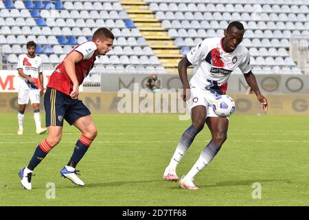 Sardegna Arena, cagliari, Italien, 25 Oct 2020, Simy des FC Crotone während Cagliari Calcio gegen FC Crotone, Italienische Fußball Serie A Spiel - Credit: LM/Luigi Canu/Alamy Live News Stockfoto