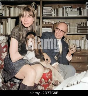 Helga Feddersen, Hamburger Volksschauspielerin, mit Ihrem Vater Carl, Deutschland Mitte 1960er Jahre. Deutsche Schauspielerin Helga Feddersen mit ihrem Vater Carl Mitte der 1960er Jahre. Stockfoto