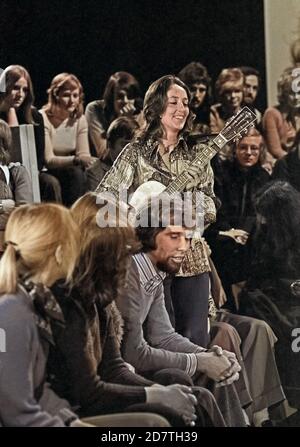Joan Baez, amerikanische Folk-Sängerin, Bürgerrechtlerin und Pazifistin Joan Baez, Deutschland Anfang 1970er Jahre. US-Folksänger, Songwriter und Bürgerrechtler Joan Baez, Deutschland Anfang der 1970er Jahre. Stockfoto