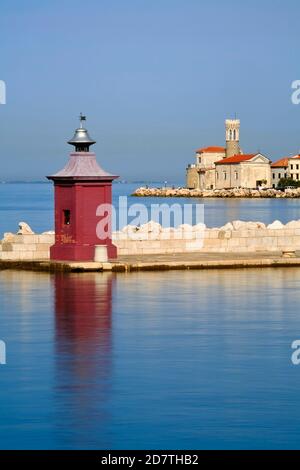 Eintritt zum Hafen Piran, Golf von Piran an der Adriaküste, Slowenien, Europa Stockfoto