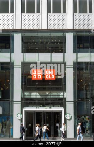 Uniqlo Storefront auf der Fifth Avenue in New York City, USA Stockfoto