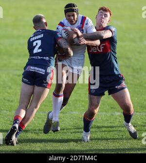 Ben Jones-Bishop von Wakefield Trinity wird während des Matches der Betfred Super League im Mobile Rocket Stadium, Wakefield, in Angriff genommen. Stockfoto