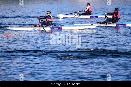 Shenyang, Shenyang, China. Oktober 2020. LiaoningÃ¯Â¼Å'CHINA-der 3. Shenyang International Rowing Open Wettbewerb endet am 18. Oktober 2020 in Shenyang, Provinz Liaoning. Am selben Tag wurde das große Finale ''Guan Gong vs. Qin Qiong''' zwischen dem Ruderteam der Jimei Universität und dem Drachenbootteam des Shenyang Sports Bureau, dem Gewinner des 10. Shenyang Dragon Boat Grand Prix, gestartet. Am Ende gewann das Ruderteam der jimei University. Quelle: SIPA Asia/ZUMA Wire/Alamy Live News Stockfoto