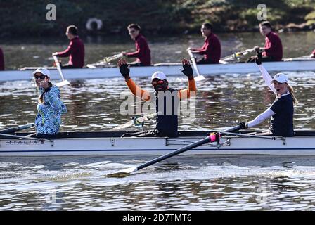 Shenyang, Shenyang, China. Oktober 2020. LiaoningÃ¯Â¼Å'CHINA-der 3. Shenyang International Rowing Open Wettbewerb endet am 18. Oktober 2020 in Shenyang, Provinz Liaoning. Am selben Tag wurde das große Finale ''Guan Gong vs. Qin Qiong''' zwischen dem Ruderteam der Jimei Universität und dem Drachenbootteam des Shenyang Sports Bureau, dem Gewinner des 10. Shenyang Dragon Boat Grand Prix, gestartet. Am Ende gewann das Ruderteam der jimei University. Quelle: SIPA Asia/ZUMA Wire/Alamy Live News Stockfoto