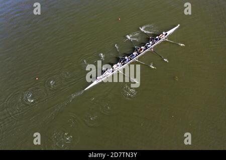 Shenyang, Shenyang, China. Oktober 2020. LiaoningÃ¯Â¼Å'CHINA-der 3. Shenyang International Rowing Open Wettbewerb endet am 18. Oktober 2020 in Shenyang, Provinz Liaoning. Am selben Tag wurde das große Finale ''Guan Gong vs. Qin Qiong''' zwischen dem Ruderteam der Jimei Universität und dem Drachenbootteam des Shenyang Sports Bureau, dem Gewinner des 10. Shenyang Dragon Boat Grand Prix, gestartet. Am Ende gewann das Ruderteam der jimei University. Quelle: SIPA Asia/ZUMA Wire/Alamy Live News Stockfoto