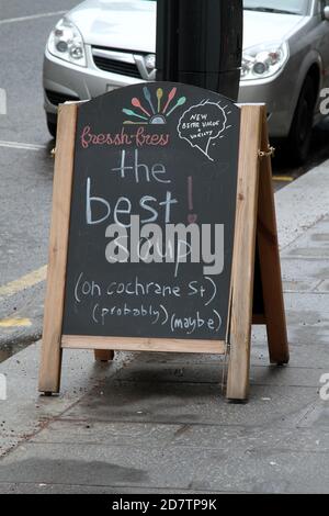 Glasgow Funny Schild vor einem Café in cochrane st, Glasgow Stockfoto
