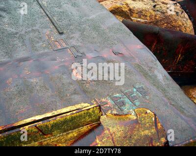 Das Wrack der MV RMS Mulheim vor Schloss Zawn Cornwall UK 22. März 2003 in Sicht von Longships Lighthouse Showung Plimsoll Line Stockfoto