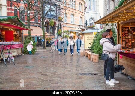 16. Dezember 2019, Gent, Belgien. Weihnachtsmarkt im Winter. Stockfoto