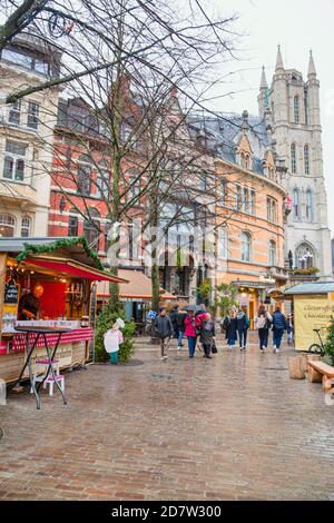 16. Dezember 2019, Gent, Belgien. Weihnachtsmarkt im Winter. Stockfoto