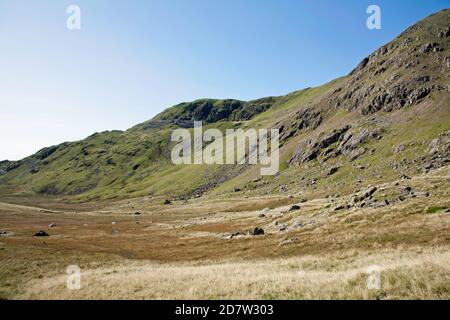 Buck Pike Brown Pike Blind Tarn Screes Blind Tarn Quarry Blick vom Cove Valley zwischen Old man of Coniston Und Dow Crag Lake District Cumbria Stockfoto